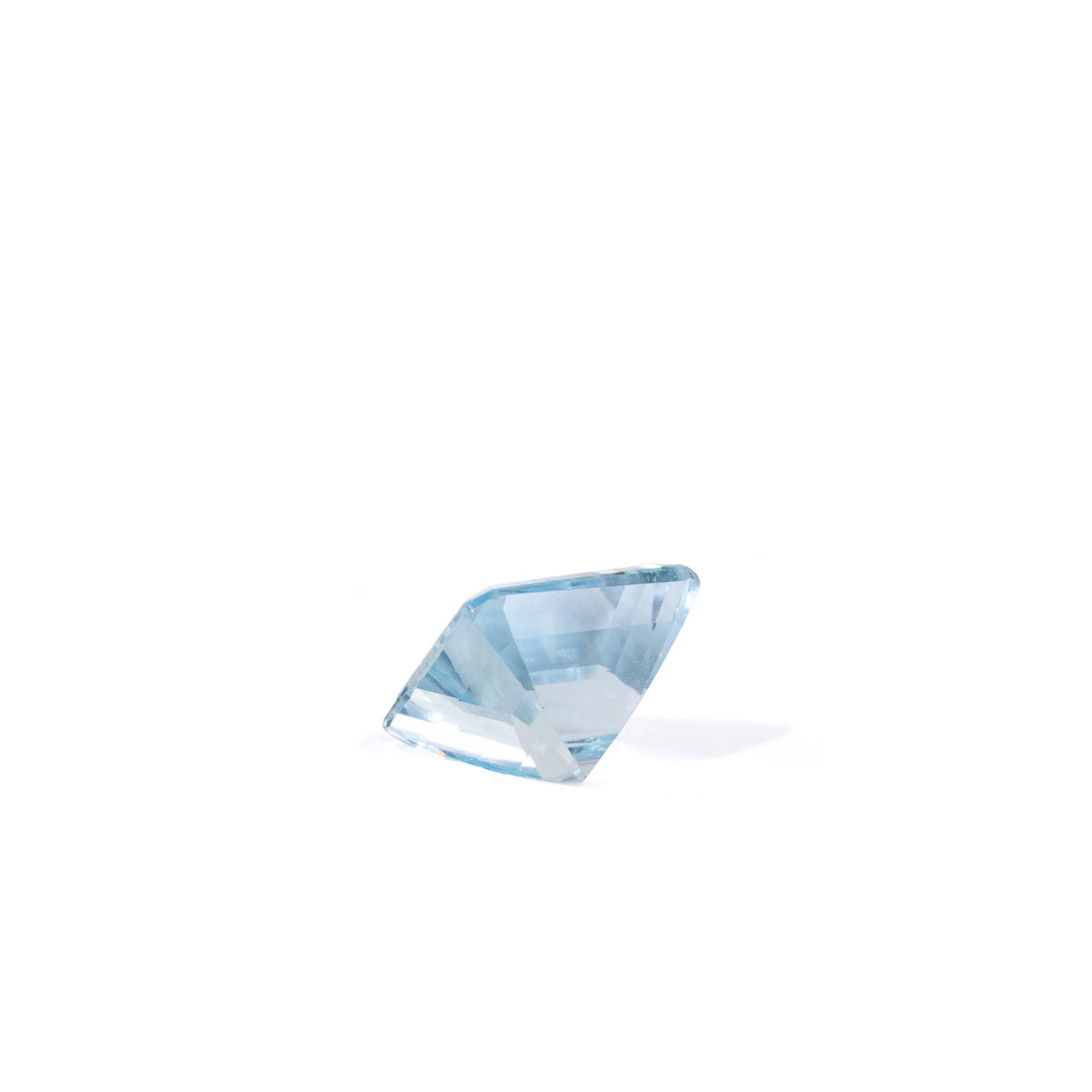 Square step-cut Aquamarine gemstone, side profile