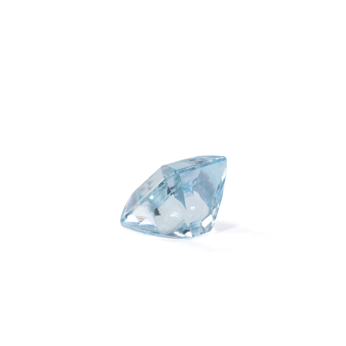 Square Aquamarine gemstone with clipped corners, side profile