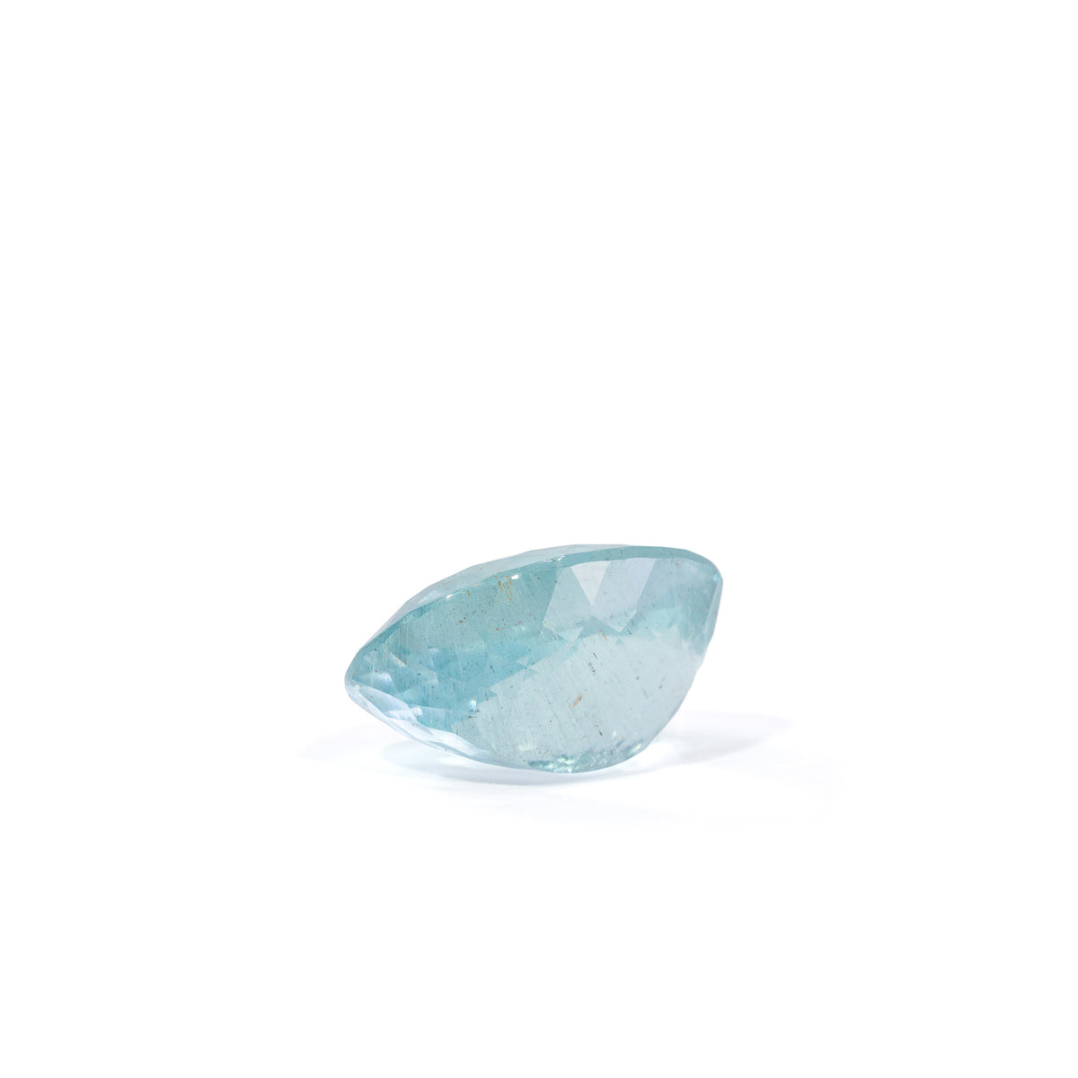 Large elongated oval Aquamarine gemstone, side profile